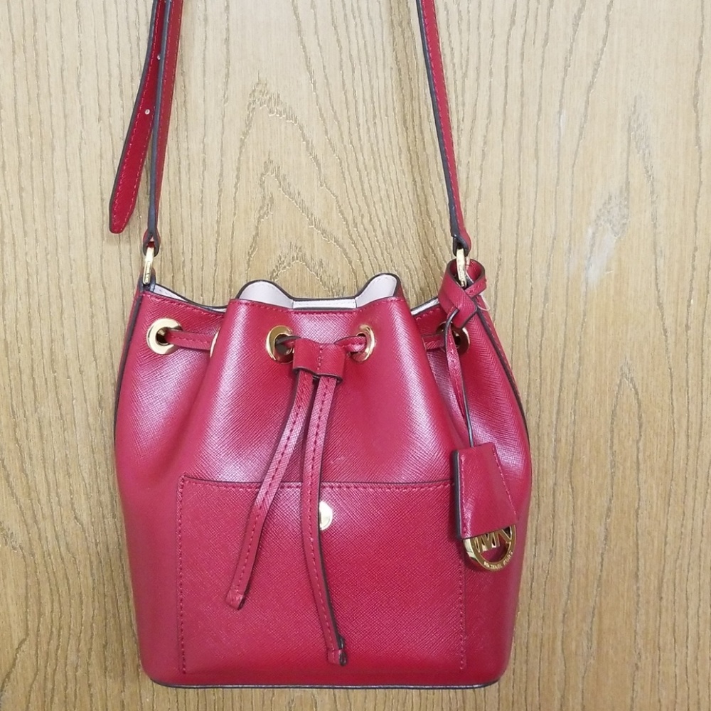 Michael Kors Small Greenwich Bucket Bag - Picture 3 of 7
